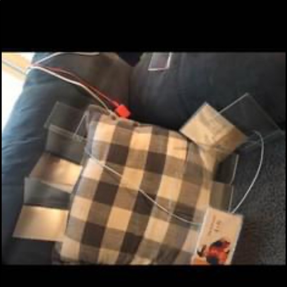 Huge Bundle of Plastic Picture Frames - Picture 2 of 2